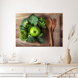 Plakat Zielone jabłko z mieszanką zielonych warzyw w koszu 
