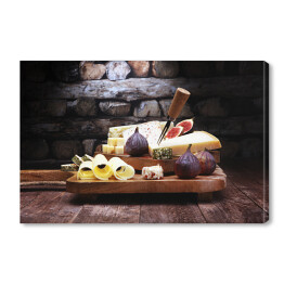 Obraz na płótnie Różne sery na desce na drewnianym stole