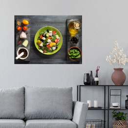 Plakat samoprzylepny Świeża grecka sałatka na talerzu