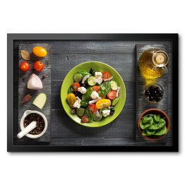 Obraz w ramie Świeża grecka sałatka na talerzu
