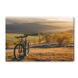 Obraz na płótnie Rower na wzgórzu o zmierzchu
