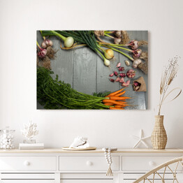 Obraz na płótnie Świeże warzywa - czosnek, cebula i marchew na szarym tle 