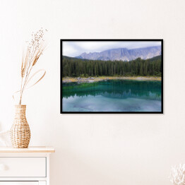 Plakat w ramie Karersee, najpiękniejsze górskie jezioro w Dolomitach