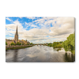 Obraz na płótnie Piękna katedra nad rzeką płynącą przez miasto
