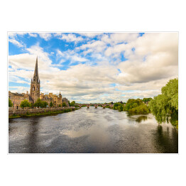 Plakat samoprzylepny Piękna katedra nad rzeką płynącą przez miasto
