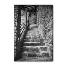 Kamienne schody w starym zamku