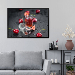 Obraz w ramie Świeżo zrobiony likier wiśniowy