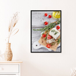 Plakat w ramie Świeży ser feta z rozmarynem na białej drewnianej desce