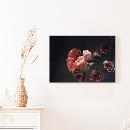 Obraz na płótnie Wysuszone różowe róże na czarnym tle
