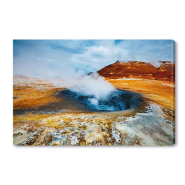 Obraz na płótnie Źródło geotermalne na tle gór, Islandia