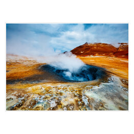 Plakat Źródło geotermalne na tle gór, Islandia