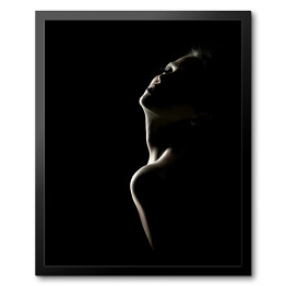 Obraz w ramie W cieniu. Portret kobiety fotografia czarno biała