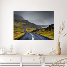 Plakat Pusta droga prowadząca przez malownicze tereny Islandii