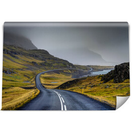 Fototapeta Pusta droga prowadząca przez malownicze tereny Islandii
