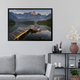 Obraz w ramie Drewniany most nad górskim jeziorem
