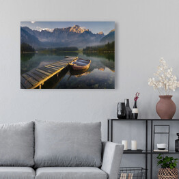 Obraz na płótnie Drewniany most nad górskim jeziorem