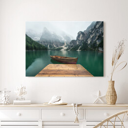 Obraz na płótnie Jezioro w dolinie górskiej we Włoszech