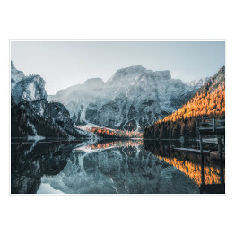 Plakat Łódka na Jeziorze Braies w Górach Dolomitach, Włochy