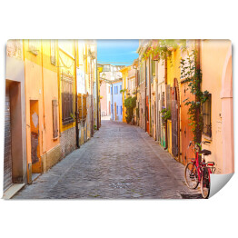 Fototapeta winylowa zmywalna Wąska uliczka wioski rybaków San Guiliano z kolorowymi domami i rowerem wczesnym rankiem w Rimini, Włochy