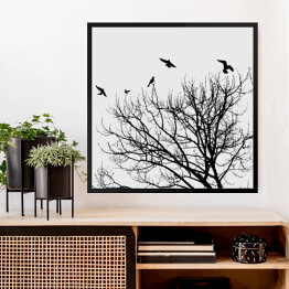 Obraz w ramie Czarne ptaki latające nad koroną drzwa