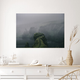 Plakat samoprzylepny Klify porośnięte mchem we mgle, Islandia