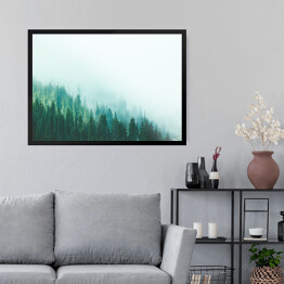 Obraz w ramie Las w górach znikający we mgle