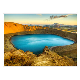 Plakat Zachód słońca nad jeziorem wulkanicznym na Islandii