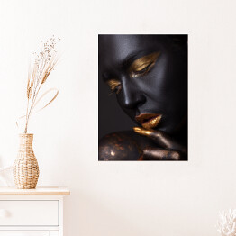 Plakat samoprzylepny Czerń i zloty makijaż - portret kobiety