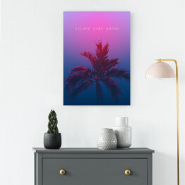 Ciemna palma na fioletowo granatowym tle