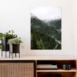 Plakat samoprzylepny Krajobraz z zieloną polaną, drzewami na wzgórzu oraz ośnieżonymi górami