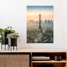 Plakat samoprzylepny Wieża Eiffla z Paryżem w tle