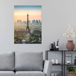 Wieża Eiffla z Paryżem w tle