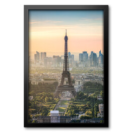 Obraz w ramie Wieża Eiffla z Paryżem w tle