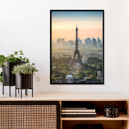 Plakat w ramie Wieża Eiffla z Paryżem w tle