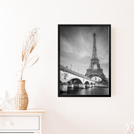 Obraz w ramie Francuska podróż. Czarno biała fotografia most i Wieża Eiffla