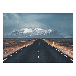Plakat samoprzylepny Droga prowadząca do gór na południu Islandii