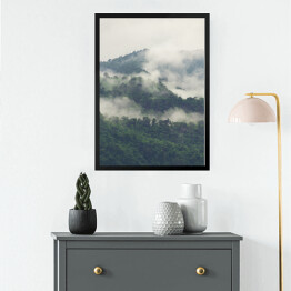 Obraz w ramie Zielony las na wzgórzach we mgle