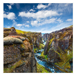 Plakat samoprzylepny Widok na Kanion Fjadrargljufur i rzekę, Islandia
