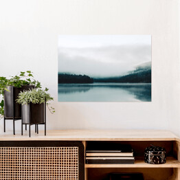 Plakat samoprzylepny Norweskie jezioro we mgle 