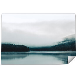 Fototapeta Norweskie jezioro we mgle 
