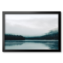 Obraz w ramie Norweskie jezioro we mgle 