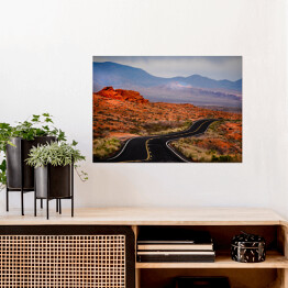 Plakat samoprzylepny Otwarta droga w czerwonym skalistym pustynnym terenie 