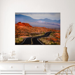 Plakat Otwarta droga w czerwonym skalistym pustynnym terenie 