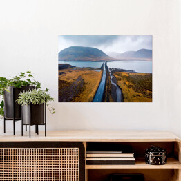 Plakat samoprzylepny Krajobraz z drogą nad rzeką, Islandia