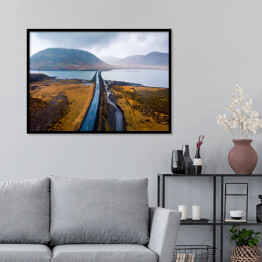 Plakat w ramie Krajobraz z drogą nad rzeką, Islandia
