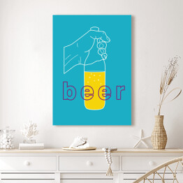 Dłoń trzymająca piwo na niebieskim tle - ilustracja z napisem "Beer"