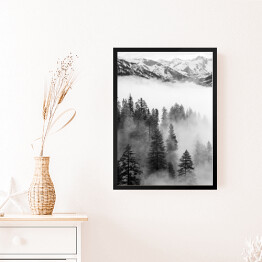 Obraz w ramie Szczyt góry oraz las we mgle