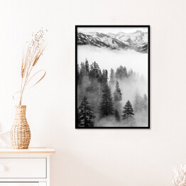 Plakat w ramie Szczyt góry oraz las we mgle