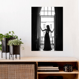 Plakat Z widokiem na Paryż. Czarno biała fotografia kobieta w oknie
