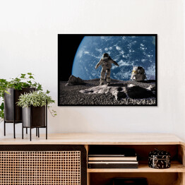 Plakat w ramie Astronauta przy kraterze